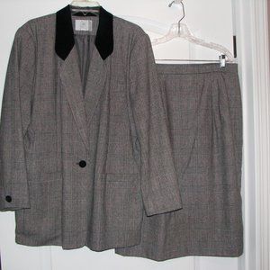 Womens skirt suit